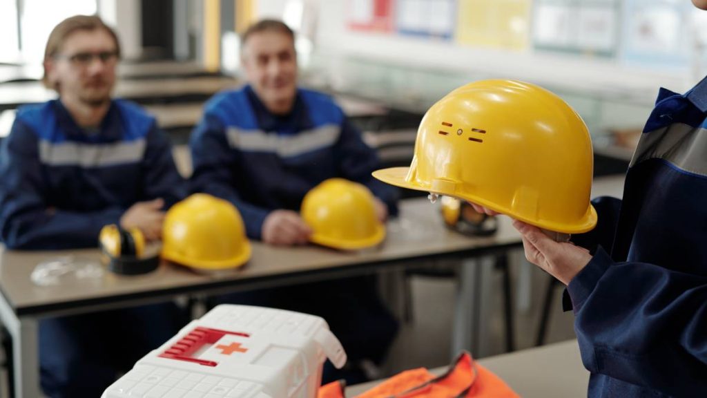 Biztonságos munkakörnyezet ipari telephelyeken – hogyan előzhetők meg a balesetek már a tervezési szakaszban?