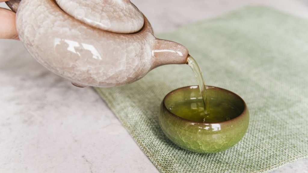 Frissítő kortyok és hosszú távú előnyök – a zöld tea hatása