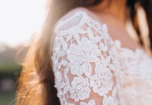 Miért örökzöld a csipke menyasszonyi ruha? csipke-menyasszonyi-ruha